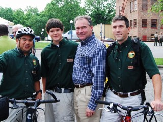 Virginia Governor Tim Kaine meets with Bear Creek Academy Students and Staff at High Bridge Trail Celebration